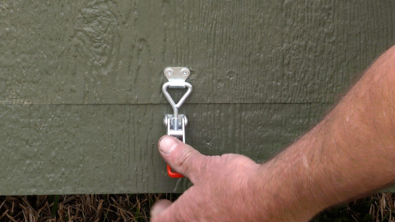 Quick Latch System on EZ Hunting Blind